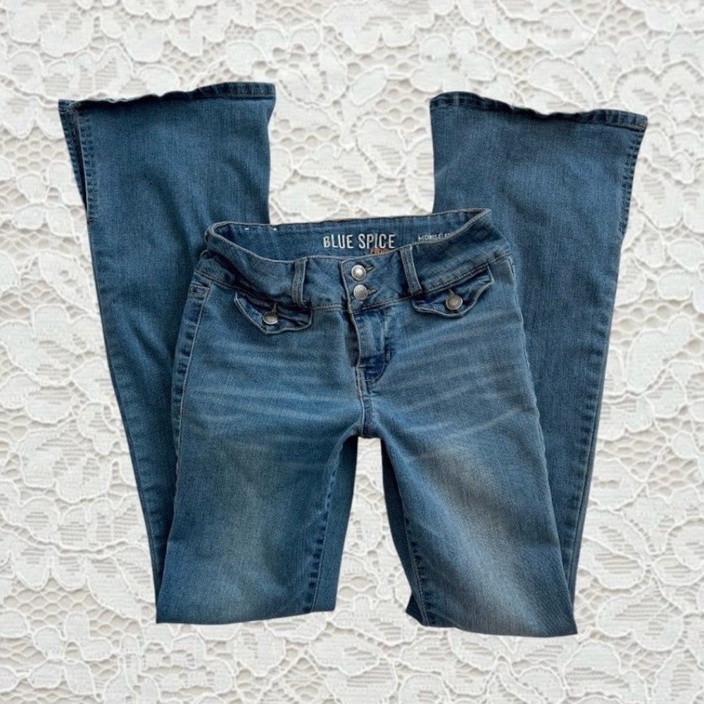 vintage blue spice low rise flare jeans‎ with cute front pockets
